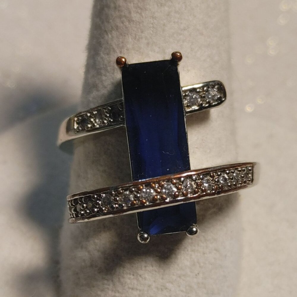 Ring Size 9 Art Deco Blue Rectangular Gemstone Clear Crystal Accents Silver Tone - Picture 12 of 13